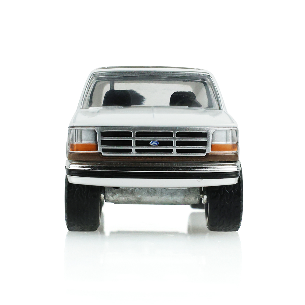 1993 Ford Bronco XLT – Oxford White and Medium Mocha Metallic