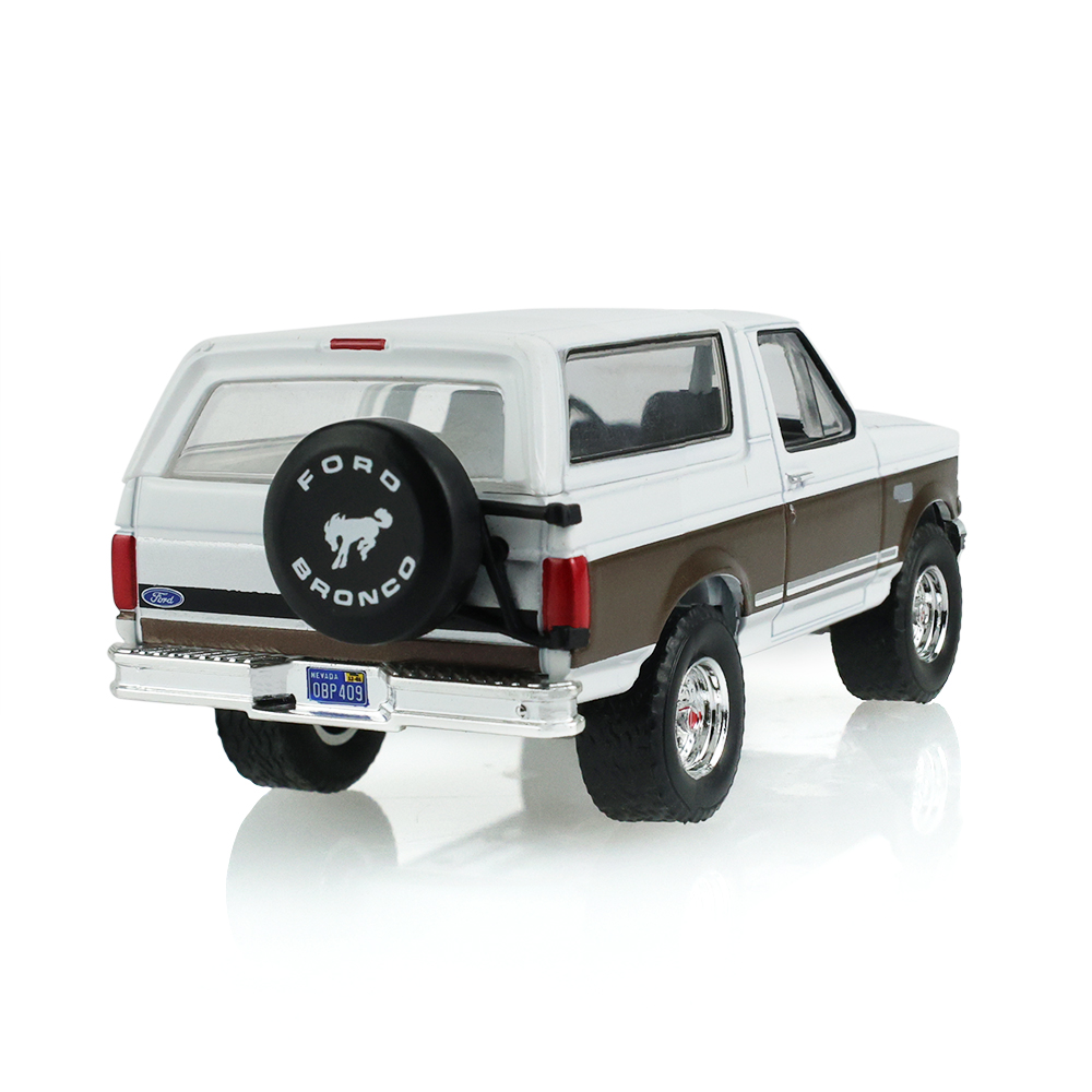 1993 Ford Bronco XLT – Oxford White and Medium Mocha Metallic